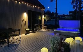Guesthouse With Sauna & Jacuzzi & Cold Water Tub